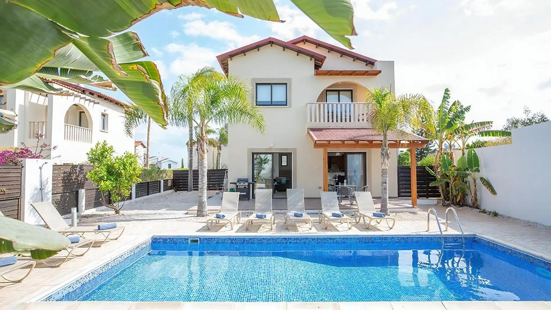 Villa Kanthos - Beautiful 4 Bedroom Protaras Villa With Pool - Close To The Beach