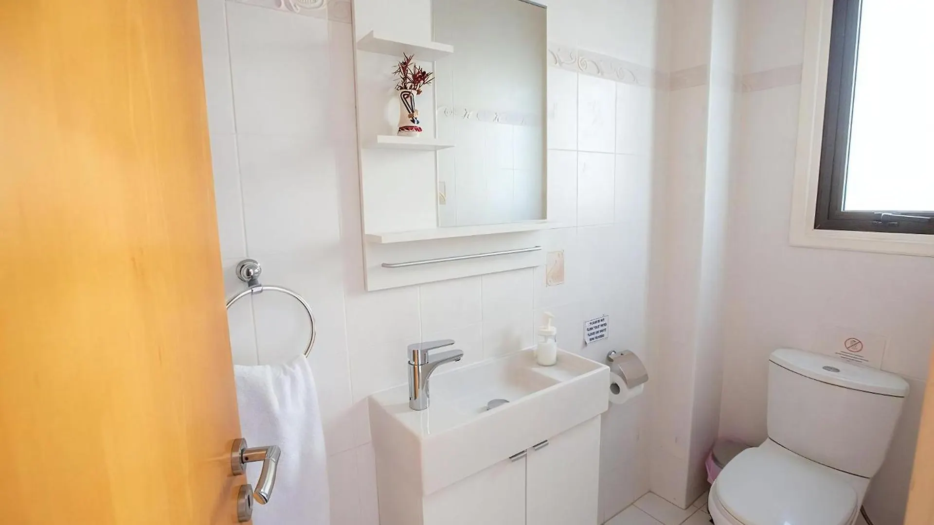 Villa Kanthos - Beautiful 4 Bedroom Protaras Villa With Pool - Close To The Beach 0*,