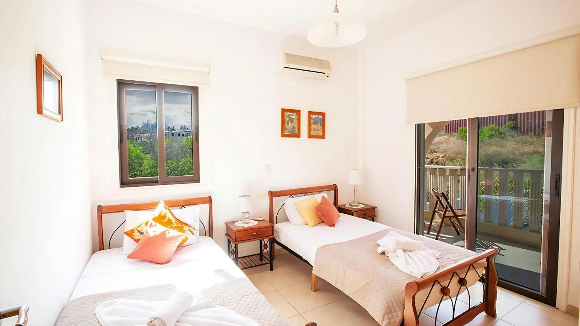 Villa Kanthos - Beautiful 4 Bedroom Protaras Villa With Pool - Close To The Beach