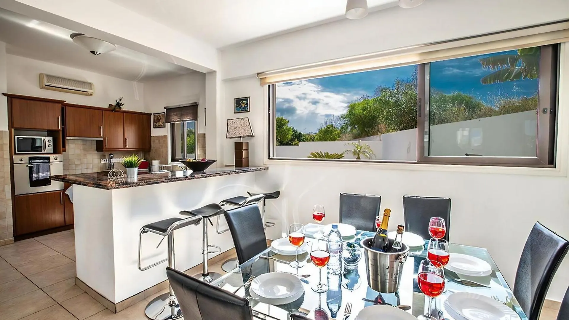 Villa Kanthos - Beautiful 4 Bedroom Protaras Villa With Pool - Close To The Beach